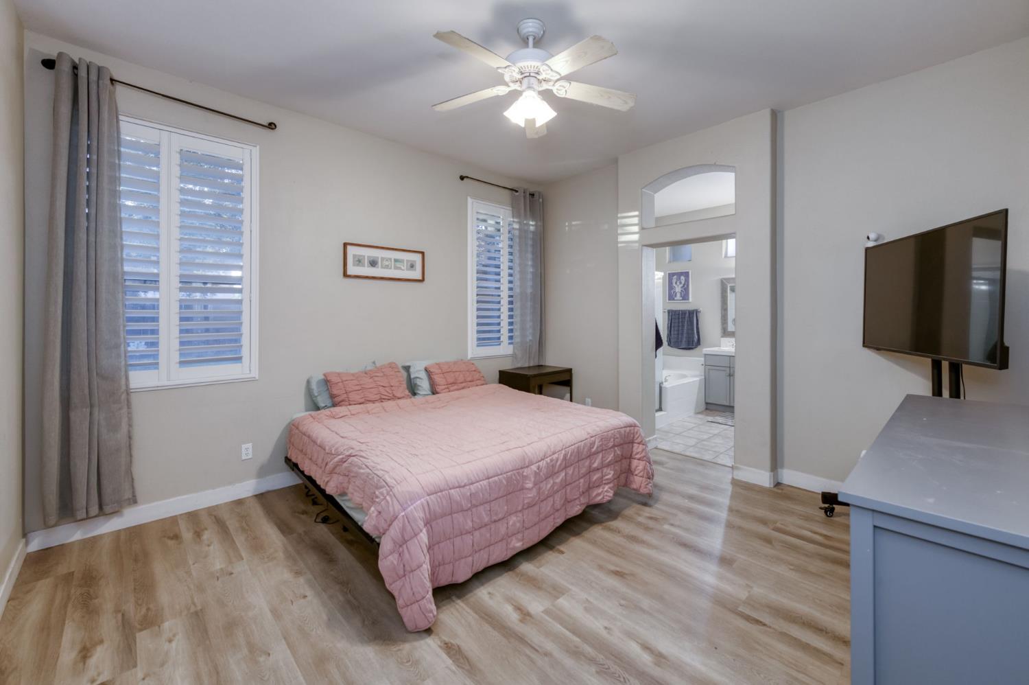 7839 N Carnegie Ave, Fresno, CA 93722