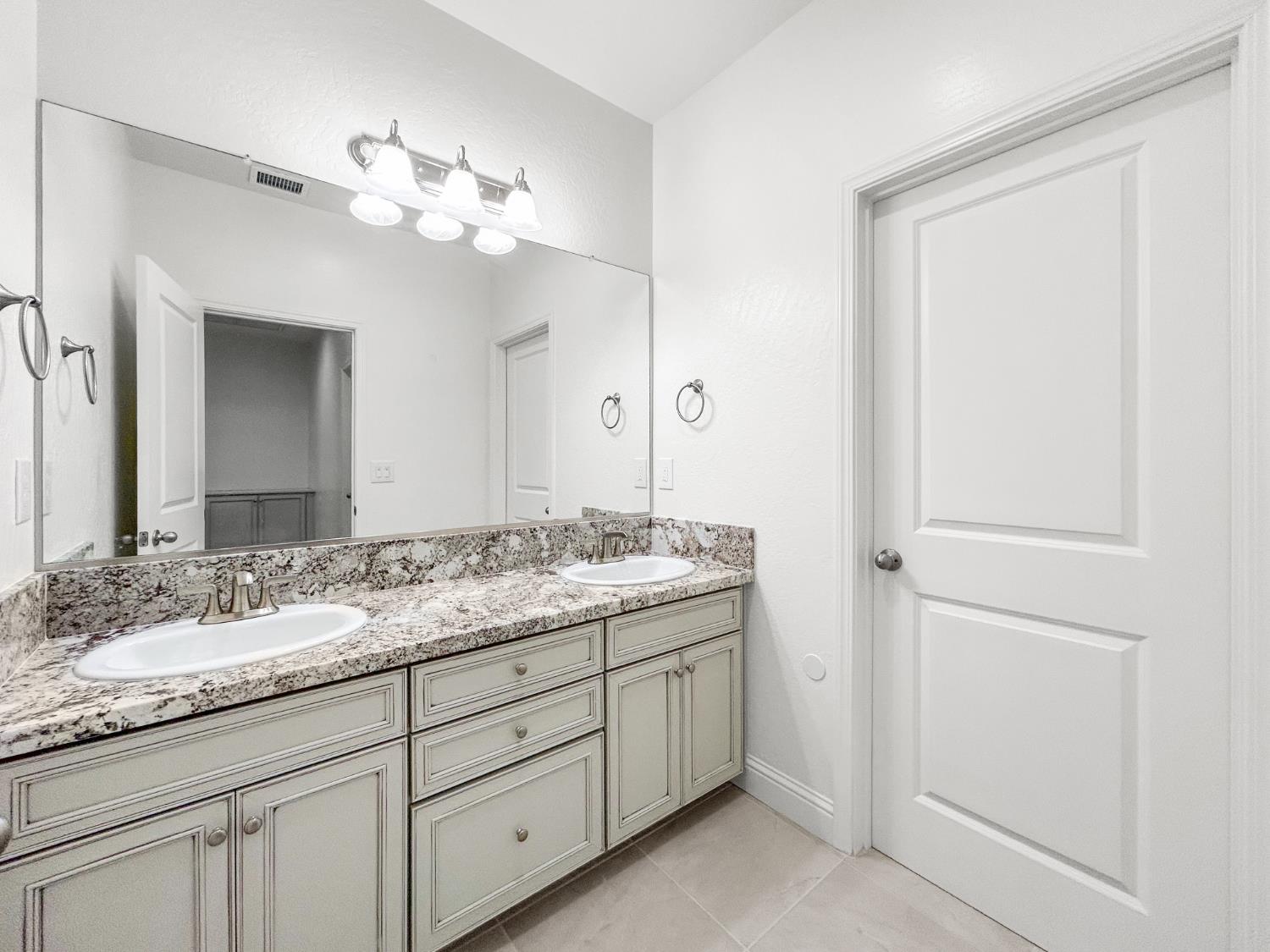 1724 San Marino Ave, Clovis, CA 93619