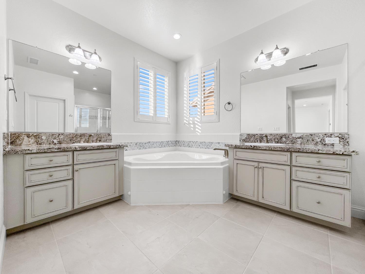 1724 San Marino Ave, Clovis, CA 93619