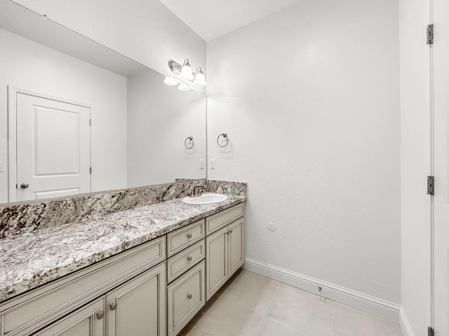 1724 San Marino Ave, Clovis, CA 93619