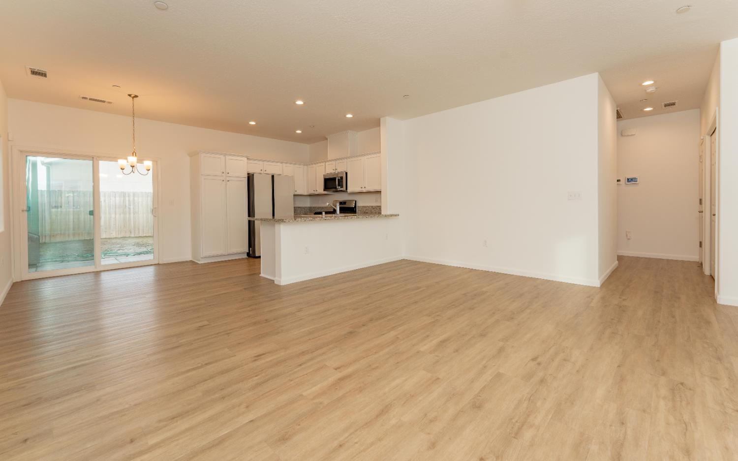 13760 Larkspur Way, Armona, CA 93202