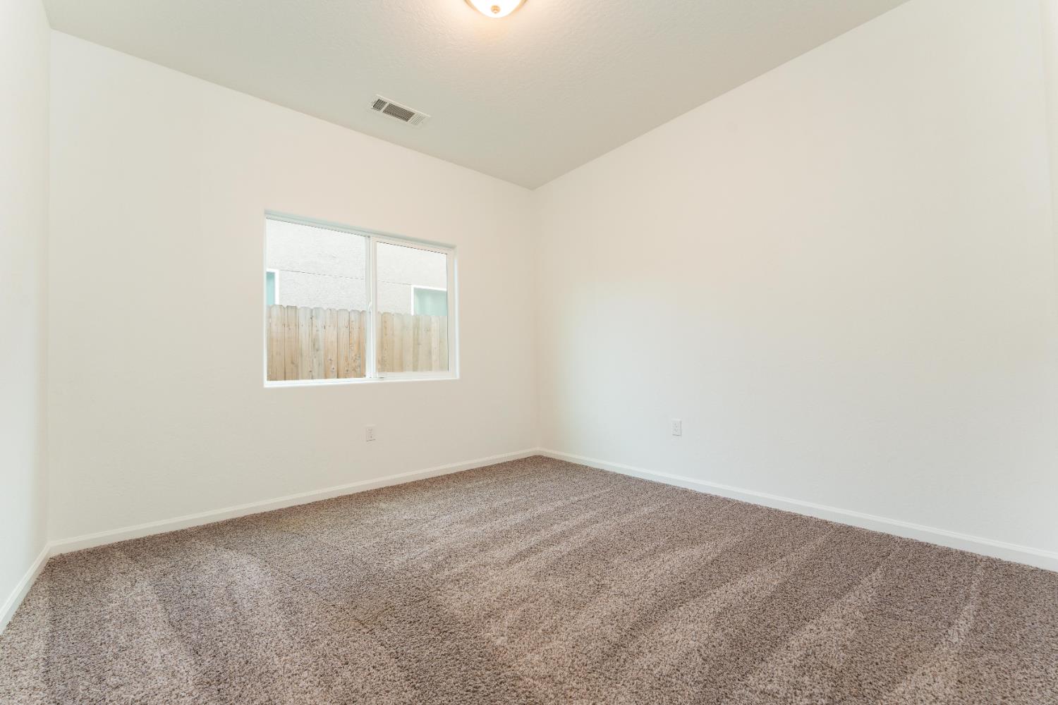 13760 Larkspur Way, Armona, CA 93202