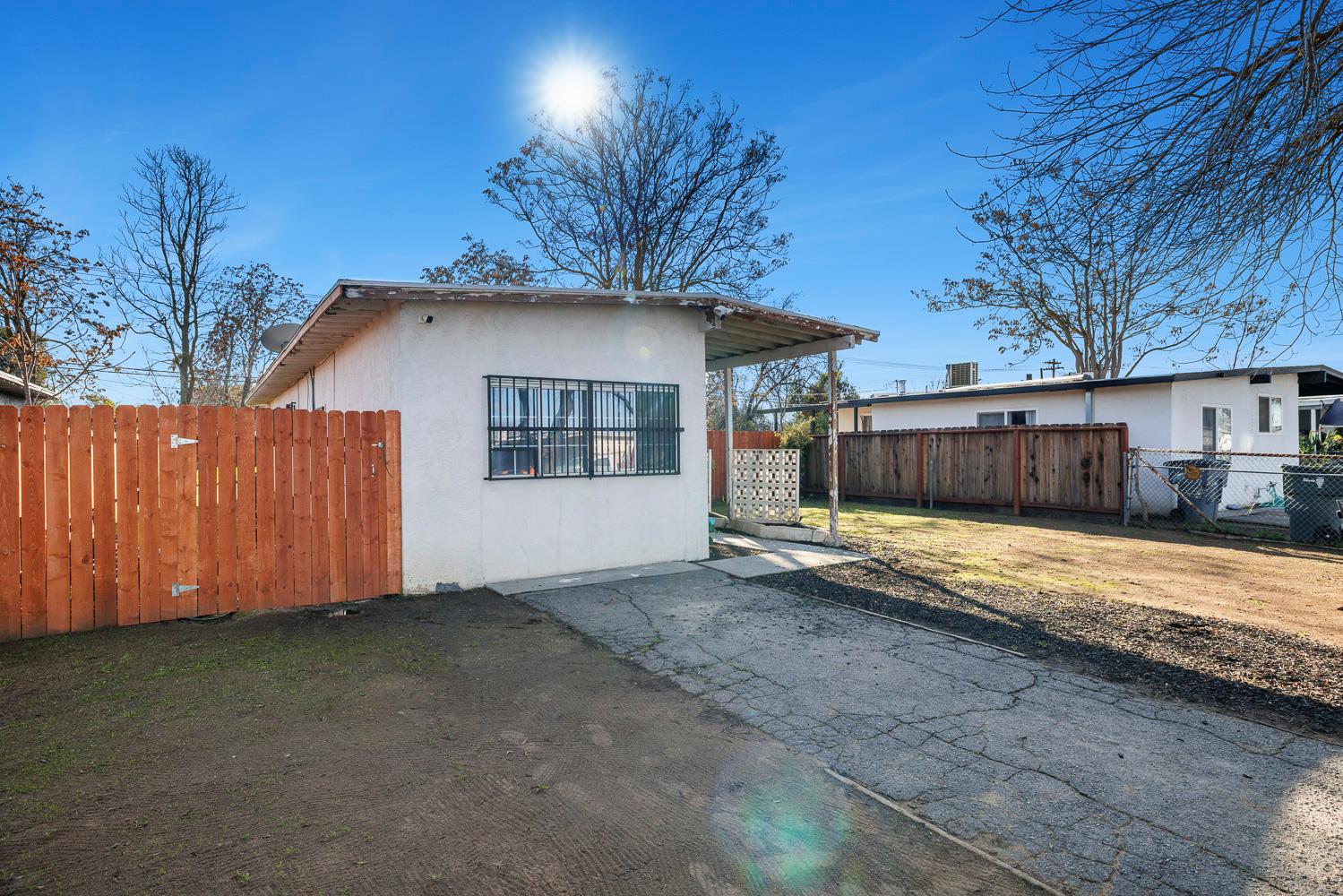 209 W Eden Ave, Fresno, CA 93706