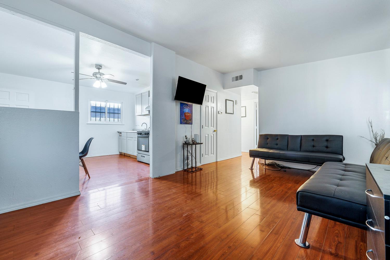 209 W Eden Ave, Fresno, CA 93706