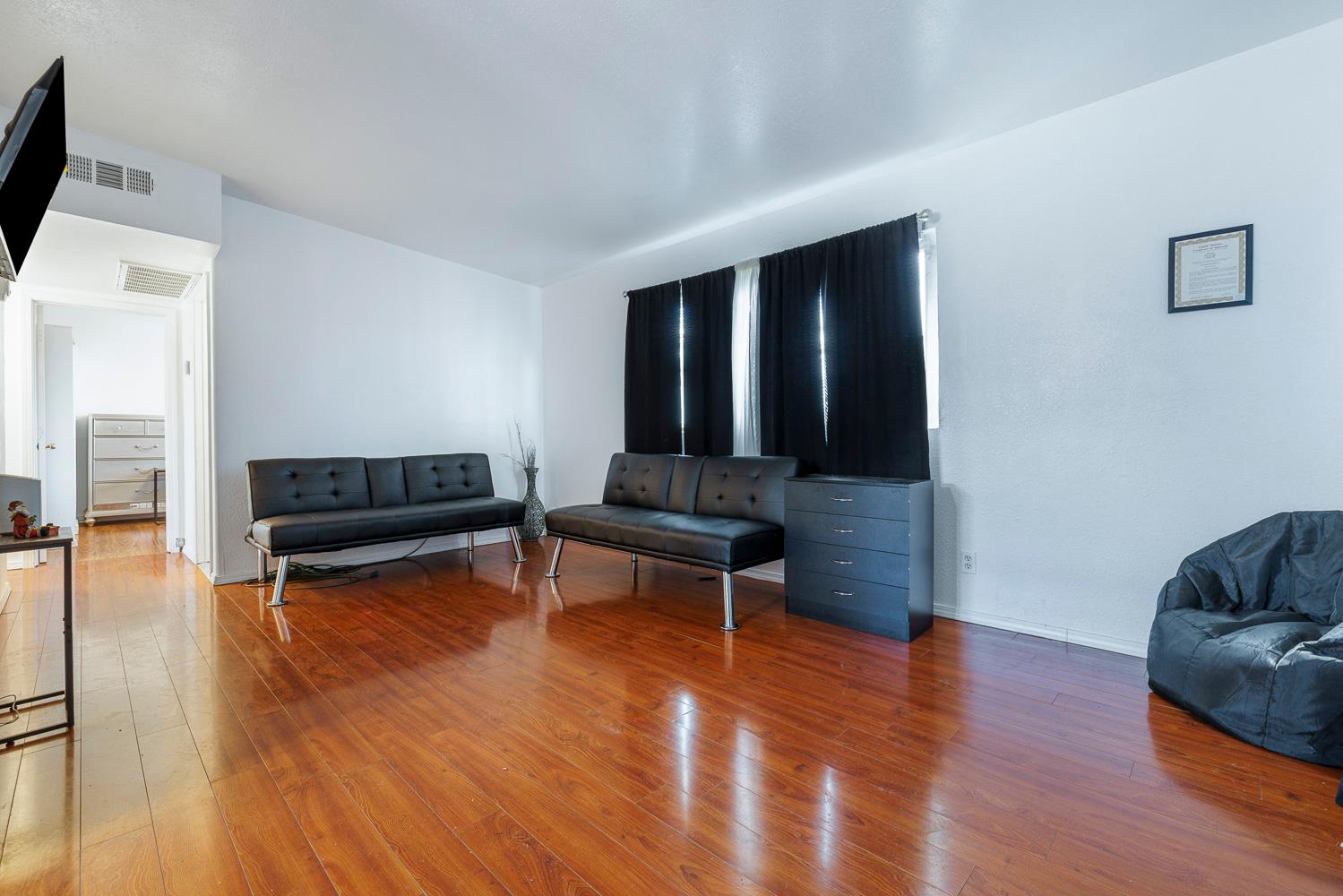 209 W Eden Ave, Fresno, CA 93706