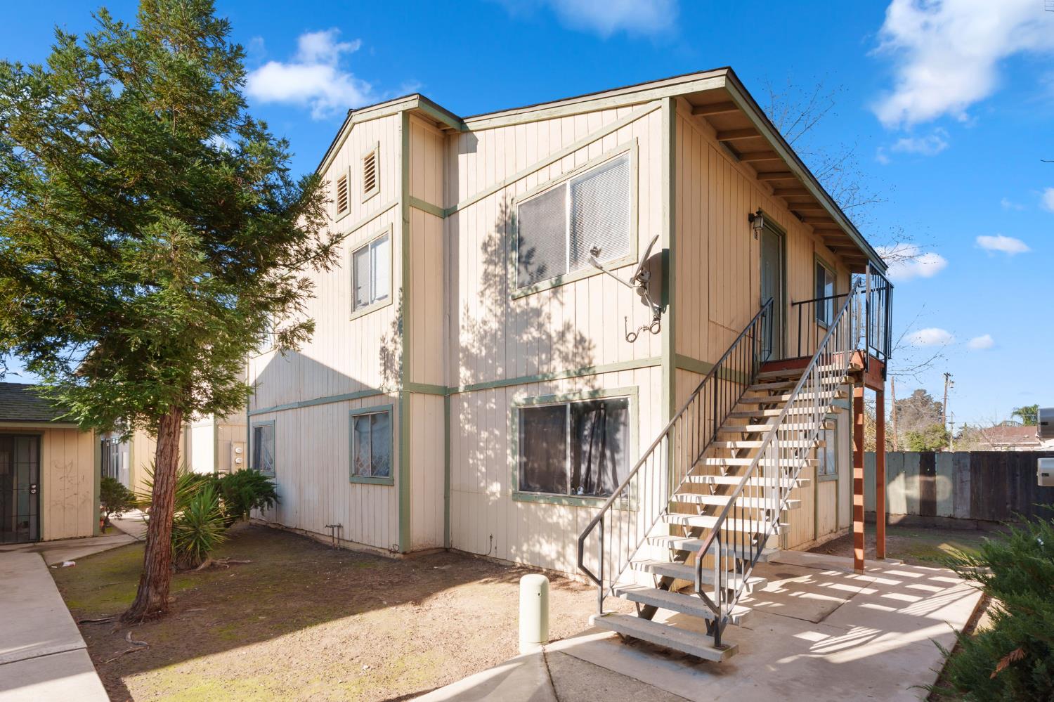 609 615 Moore St, Madera, CA 93638