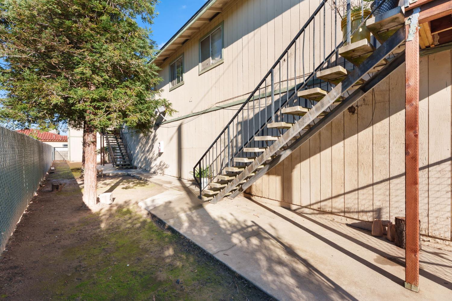 609 615 Moore St, Madera, CA 93638