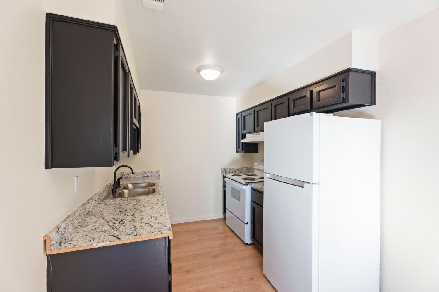 609 615 Moore St, Madera, CA 93638