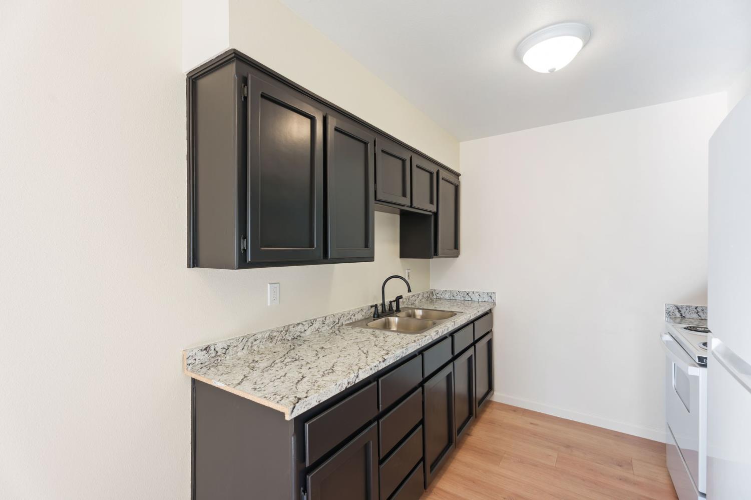 609 615 Moore St, Madera, CA 93638