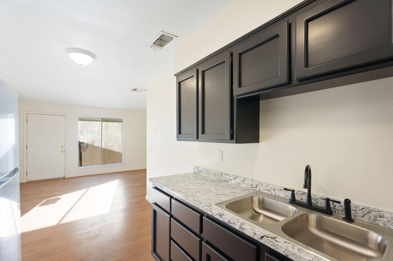 609 615 Moore St, Madera, CA 93638