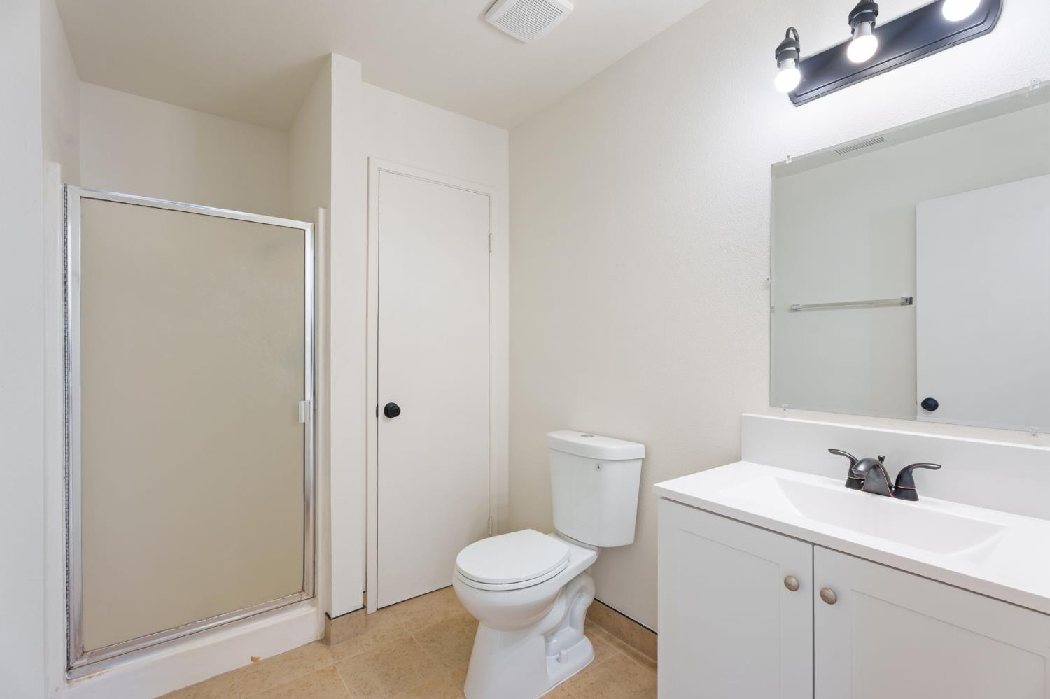 609 615 Moore St, Madera, CA 93638