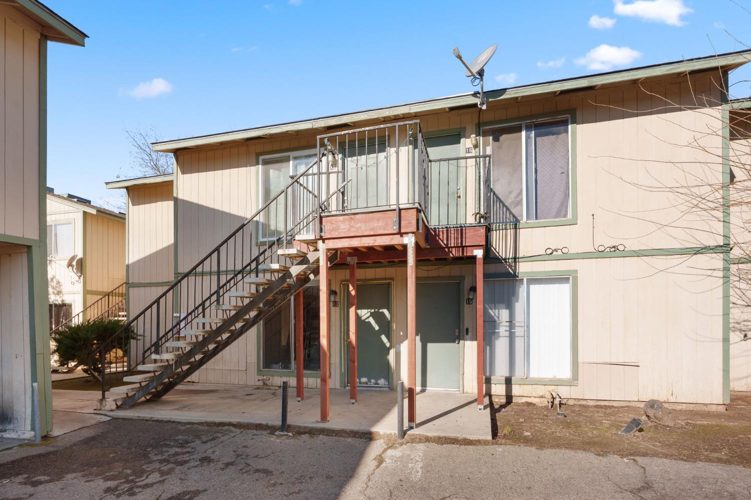 609 615 Moore St, Madera, CA 93638