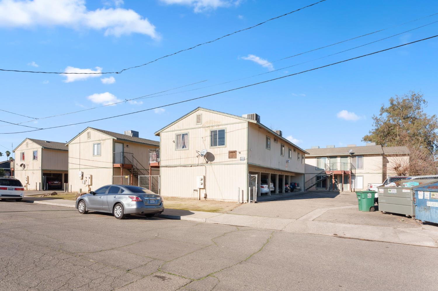 609 615 Moore St, Madera, CA 93638