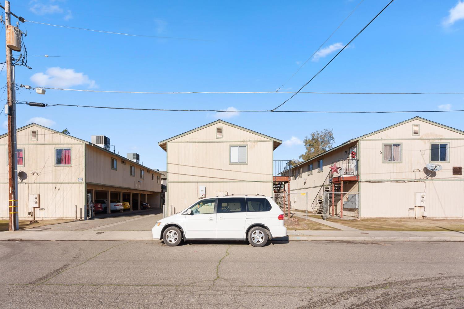 609 615 Moore St, Madera, CA 93638