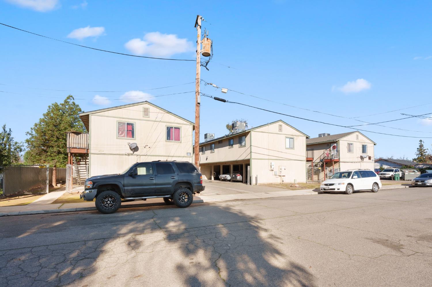 609 615 Moore St, Madera, CA 93638