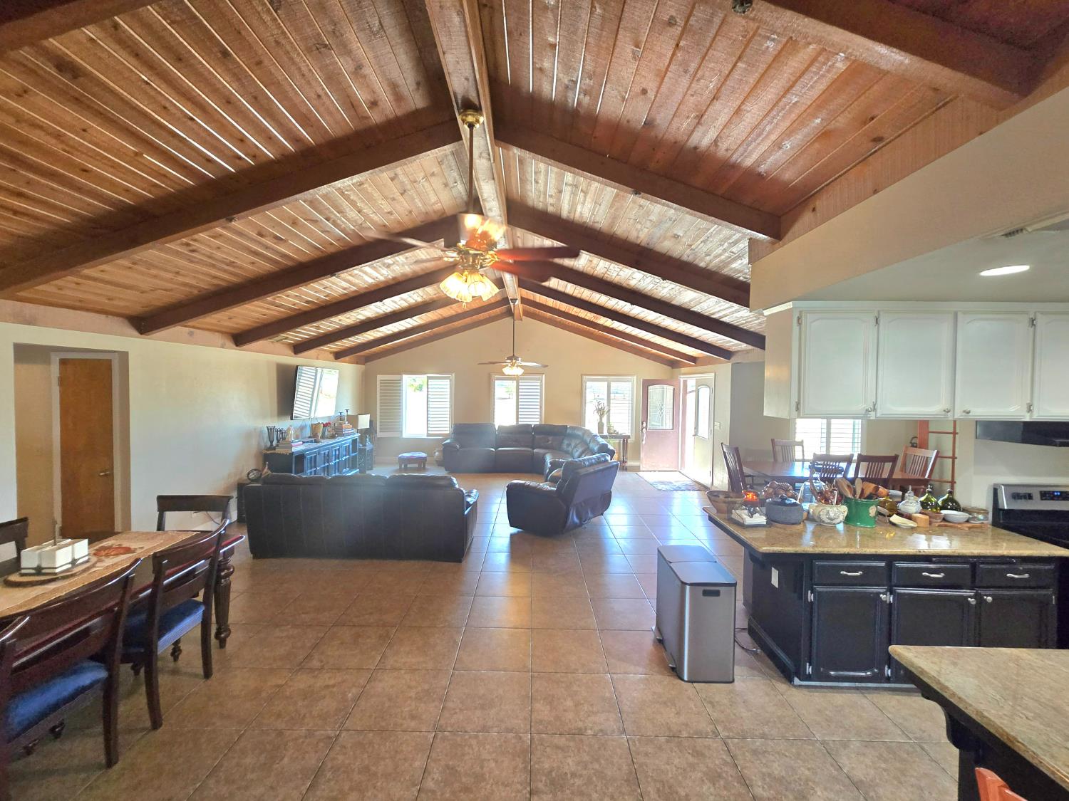 16448 Monreal Rd, Madera, CA 93636