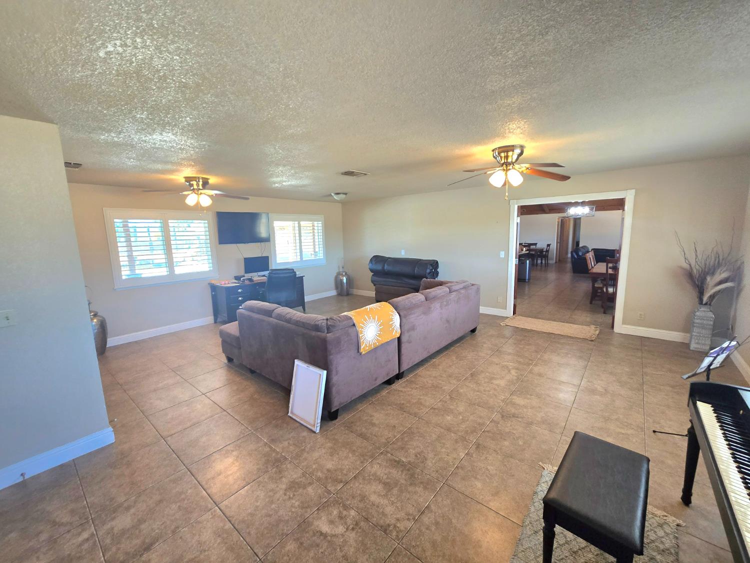 16448 Monreal Rd, Madera, CA 93636