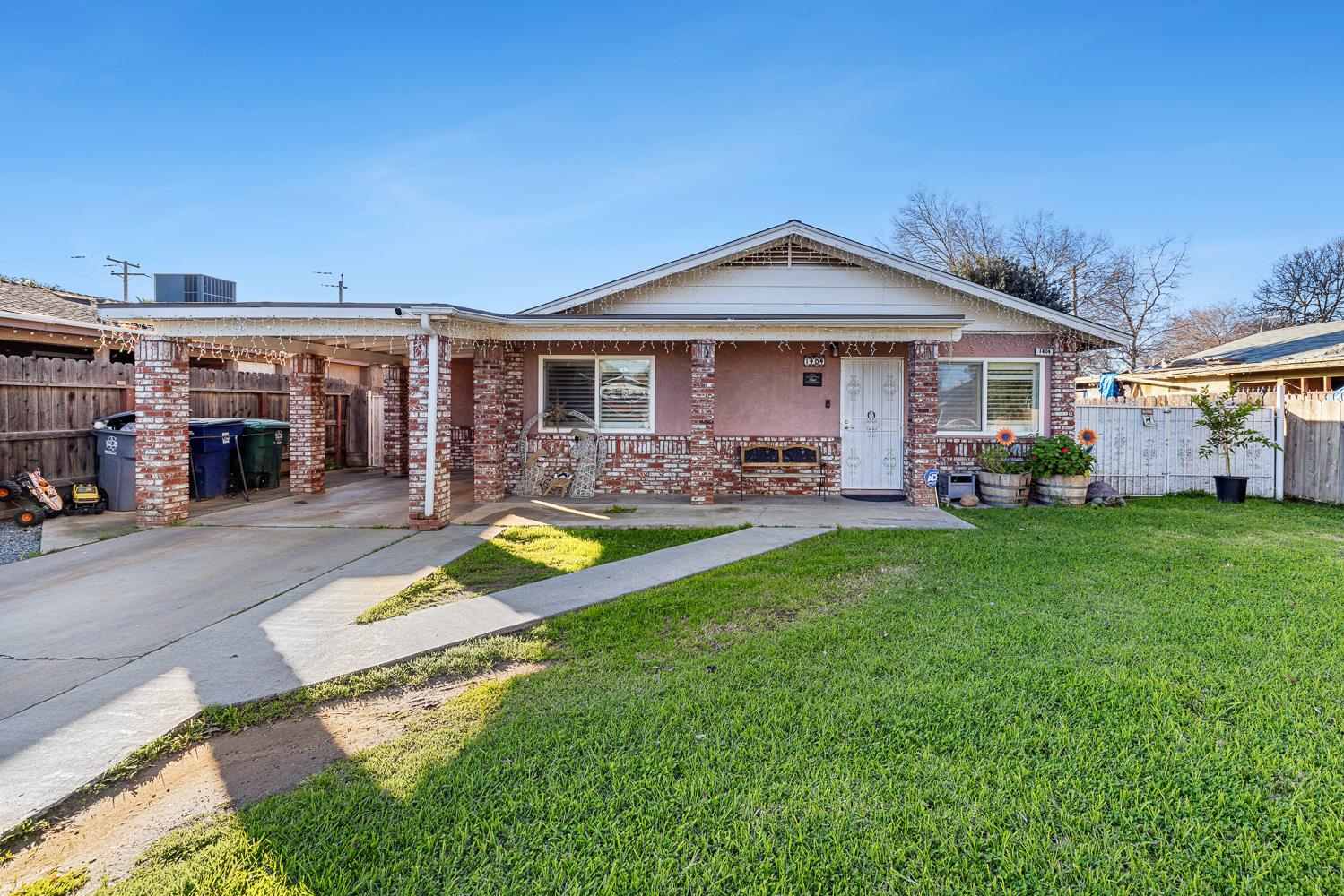 1404 Tulare St, Madera, CA 93638