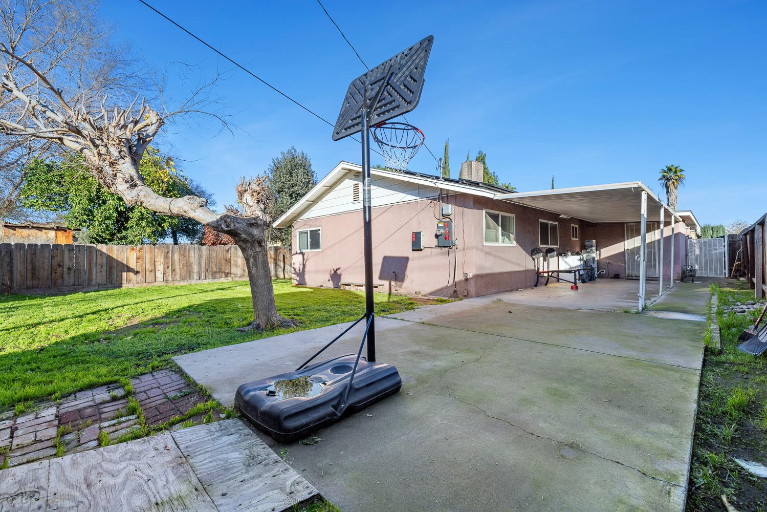 1404 Tulare St, Madera, CA 93638