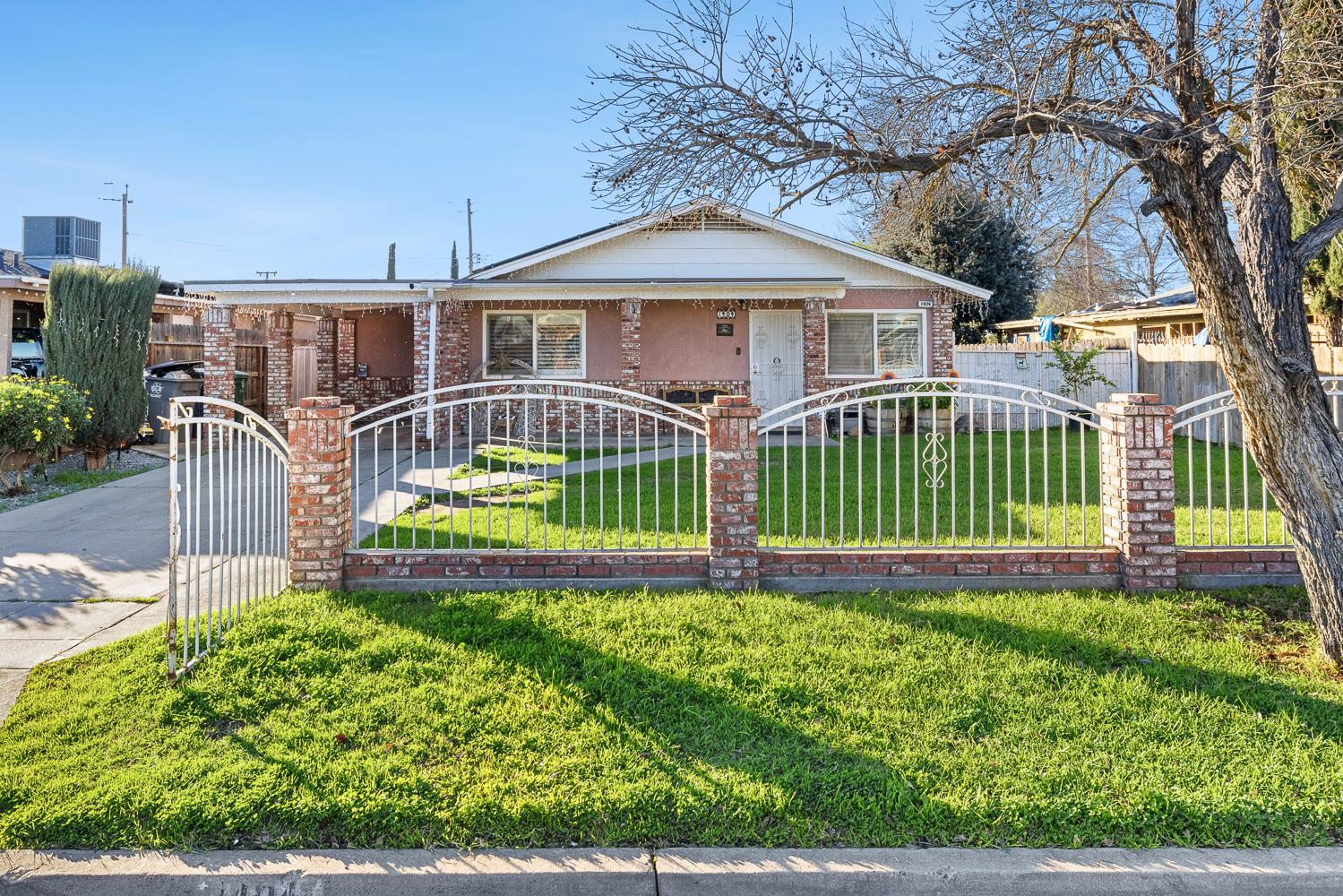 1404 Tulare St, Madera, CA 93638