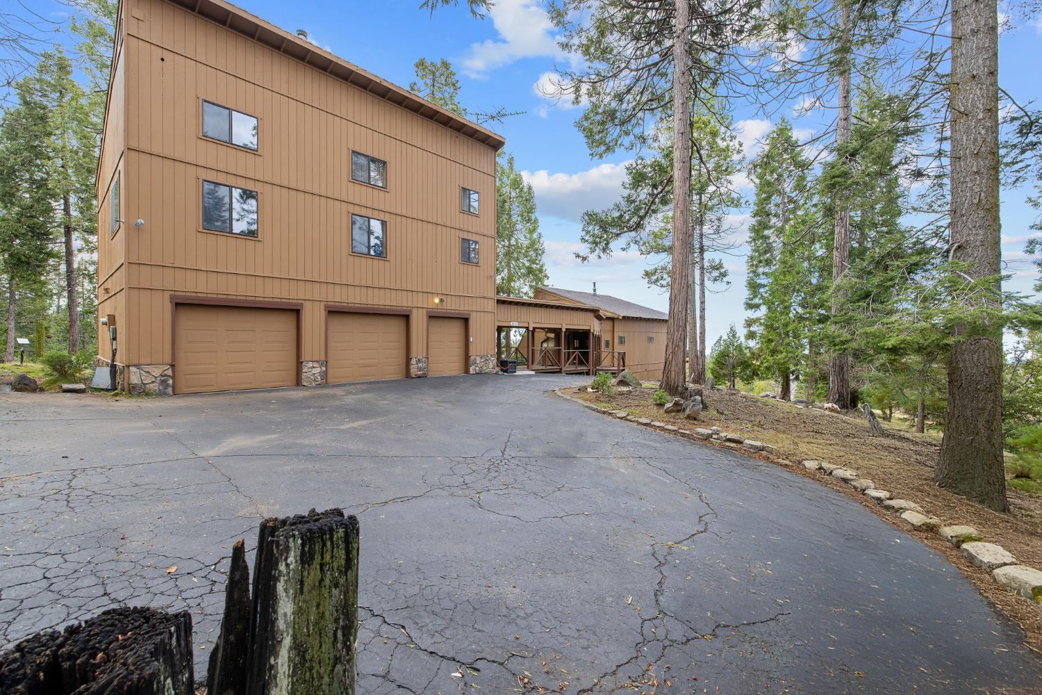 38443 Red Leaf Ln, Shaver Lake, CA 93664