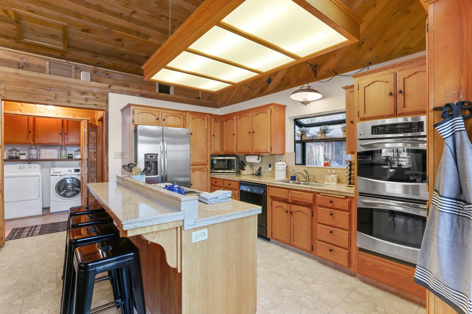 38443 Red Leaf Ln, Shaver Lake, CA 93664