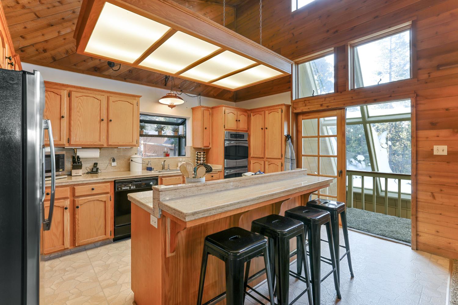 38443 Red Leaf Ln, Shaver Lake, CA 93664