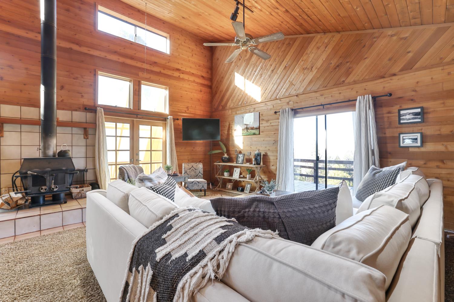 38443 Red Leaf Ln, Shaver Lake, CA 93664