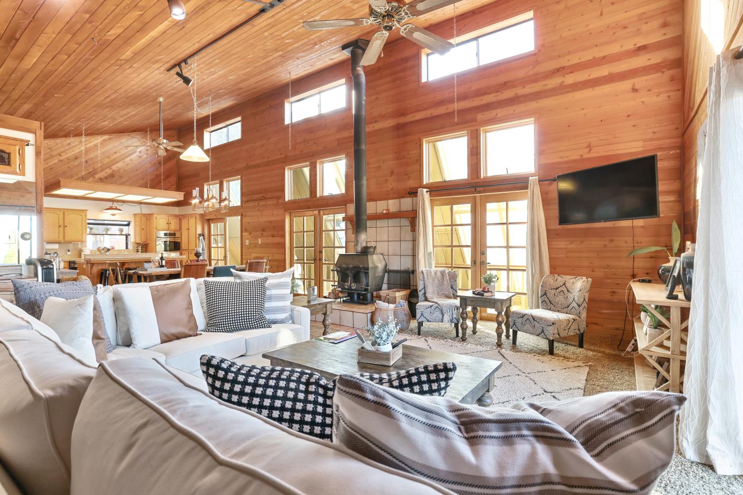 38443 Red Leaf Ln, Shaver Lake, CA 93664