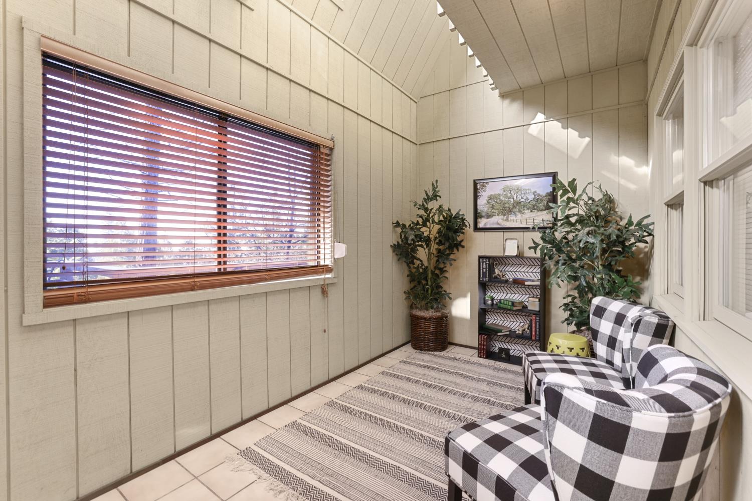 38443 Red Leaf Ln, Shaver Lake, CA 93664