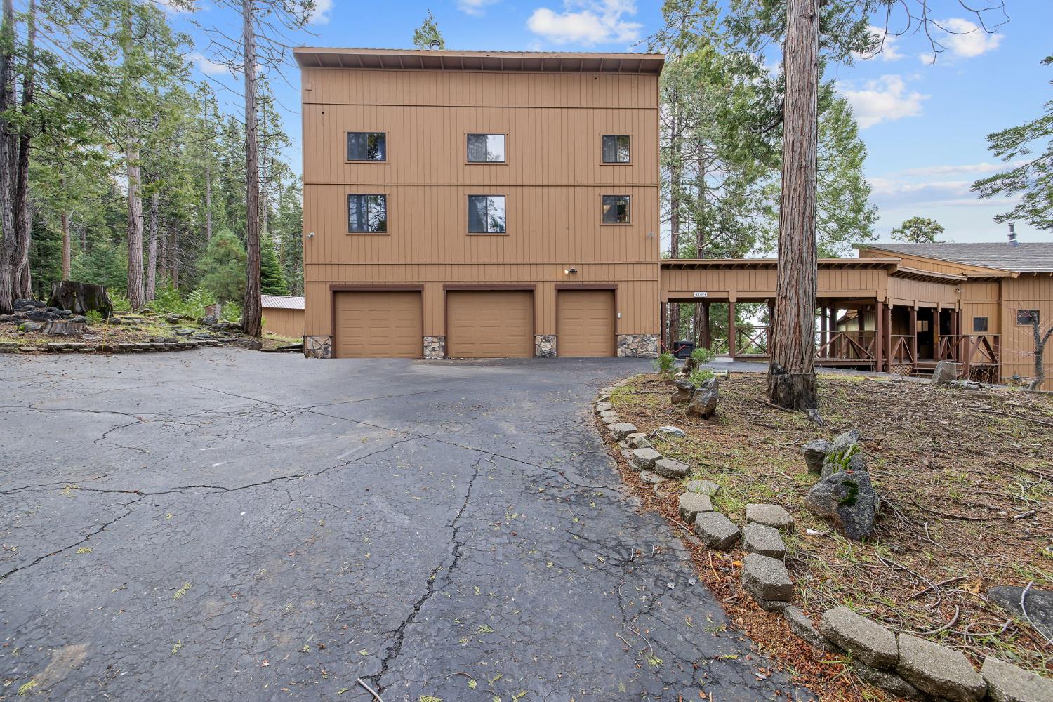 38443 Red Leaf Ln, Shaver Lake, CA 93664