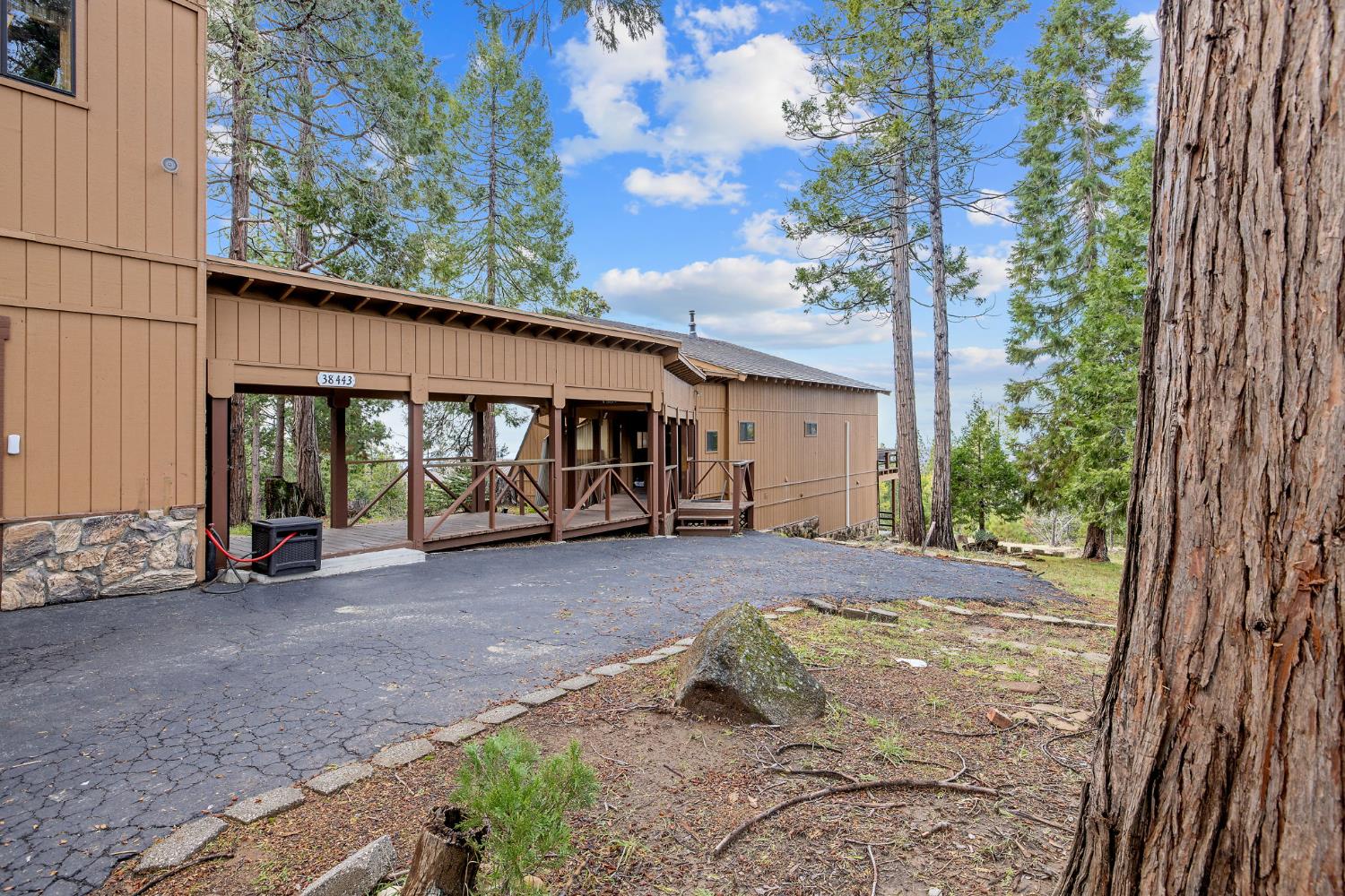 38443 Red Leaf Ln, Shaver Lake, CA 93664