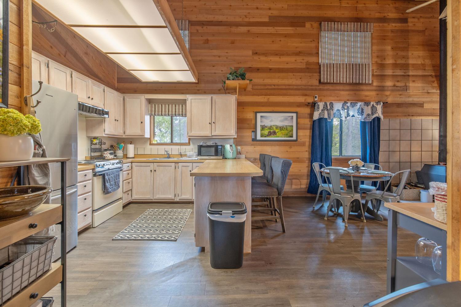 38443 Red Leaf Ln, Shaver Lake, CA 93664