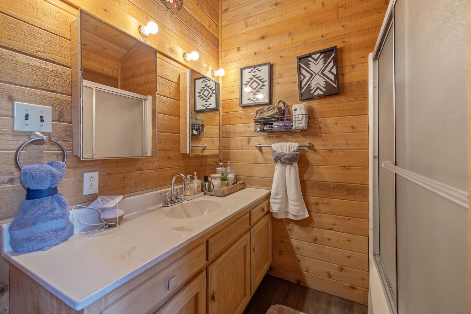 38443 Red Leaf Ln, Shaver Lake, CA 93664