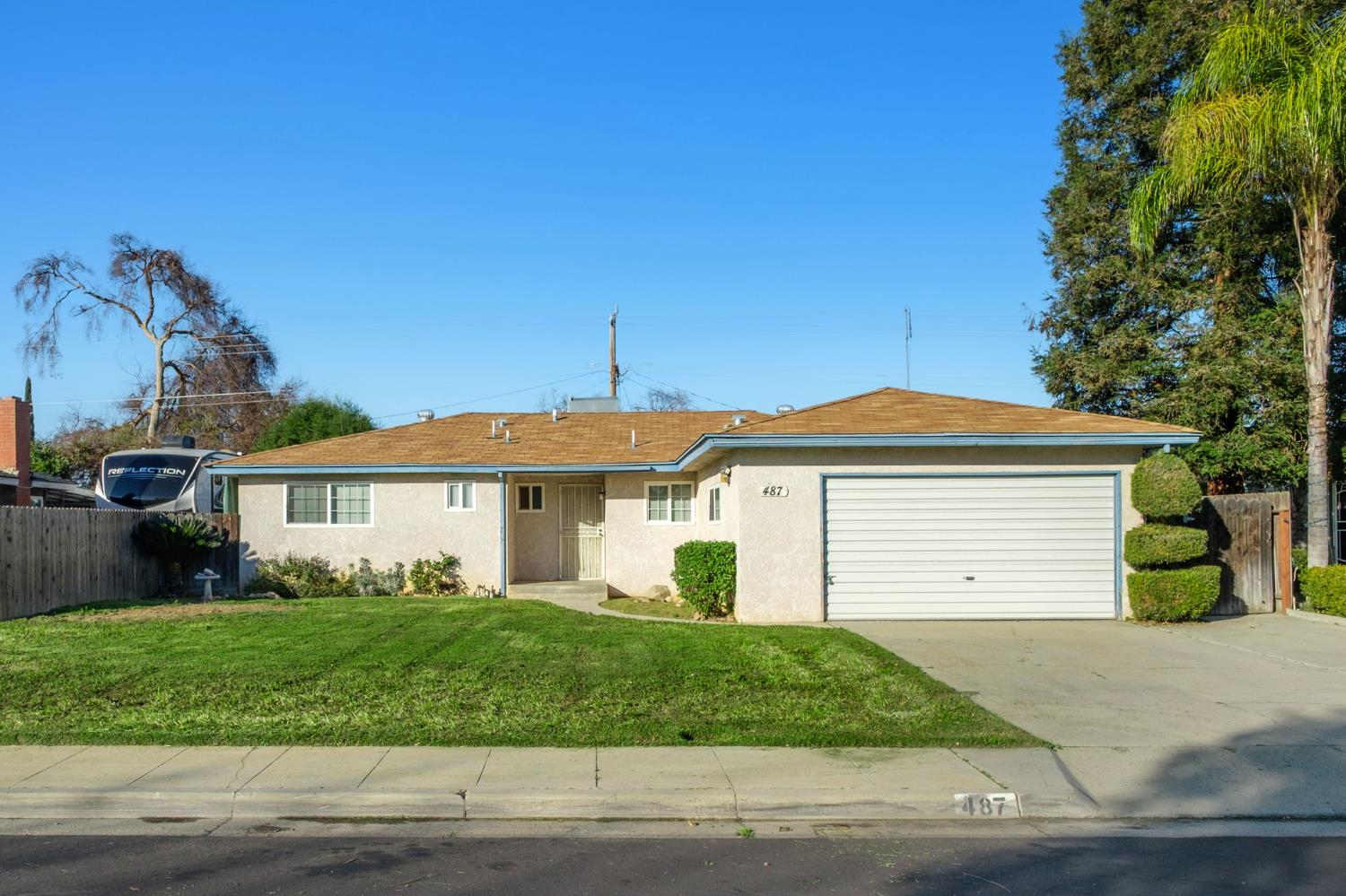 487 W San Jose Ave, Clovis, CA 93612