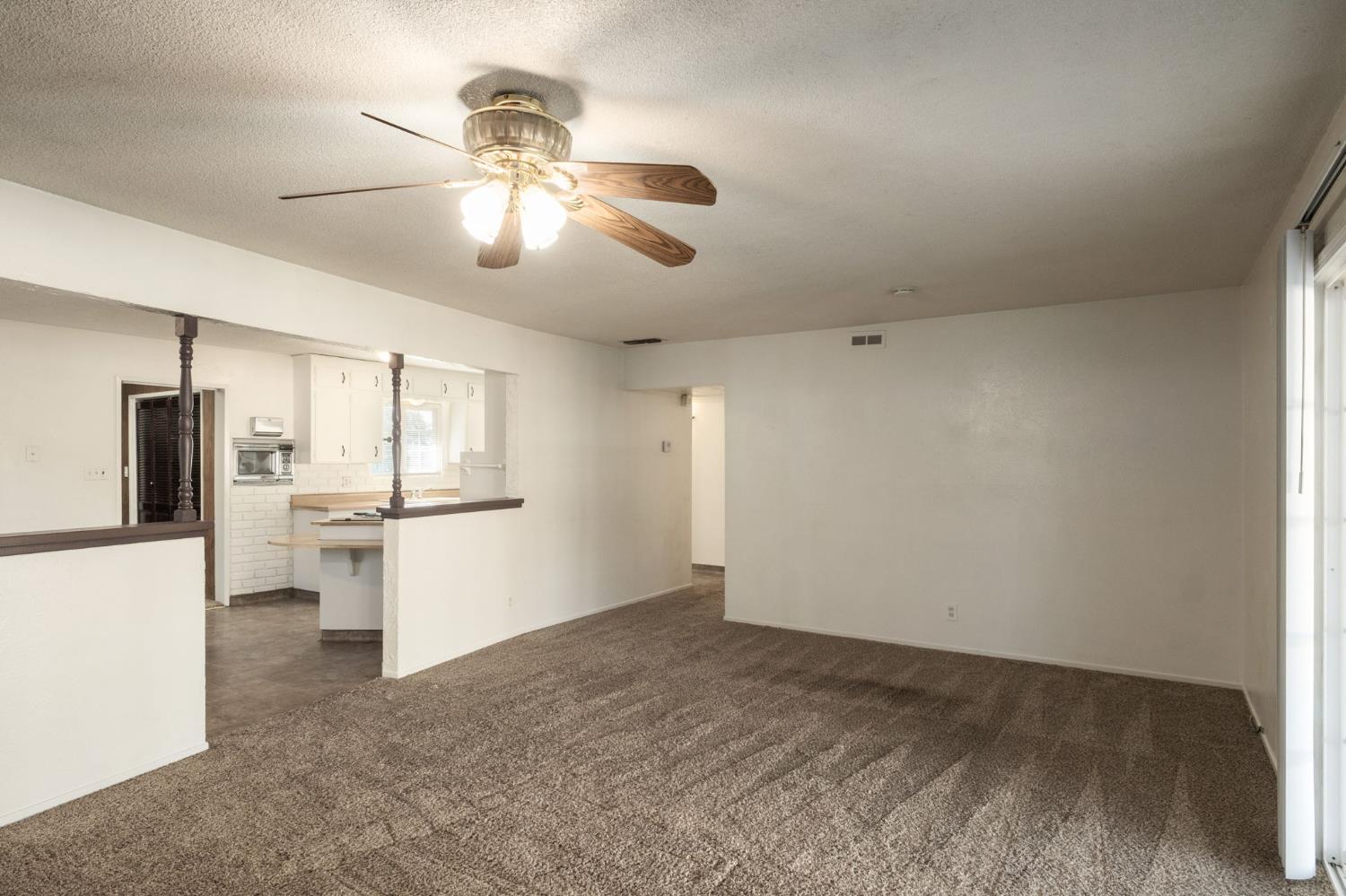 487 W San Jose Ave, Clovis, CA 93612