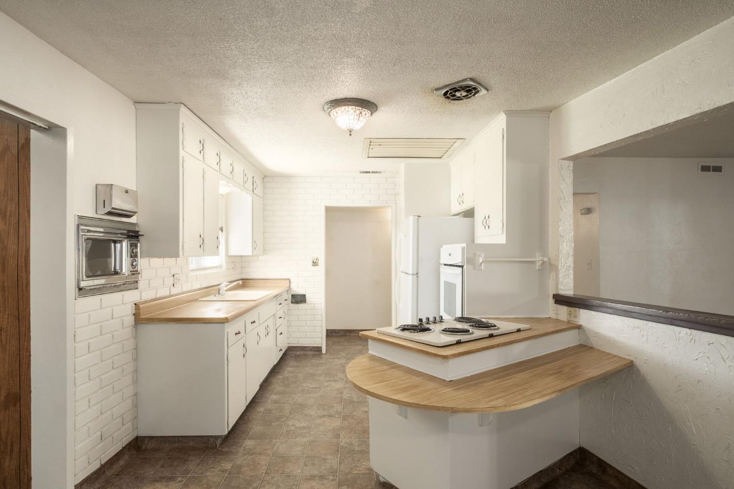 487 W San Jose Ave, Clovis, CA 93612