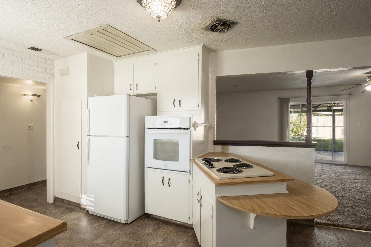 487 W San Jose Ave, Clovis, CA 93612