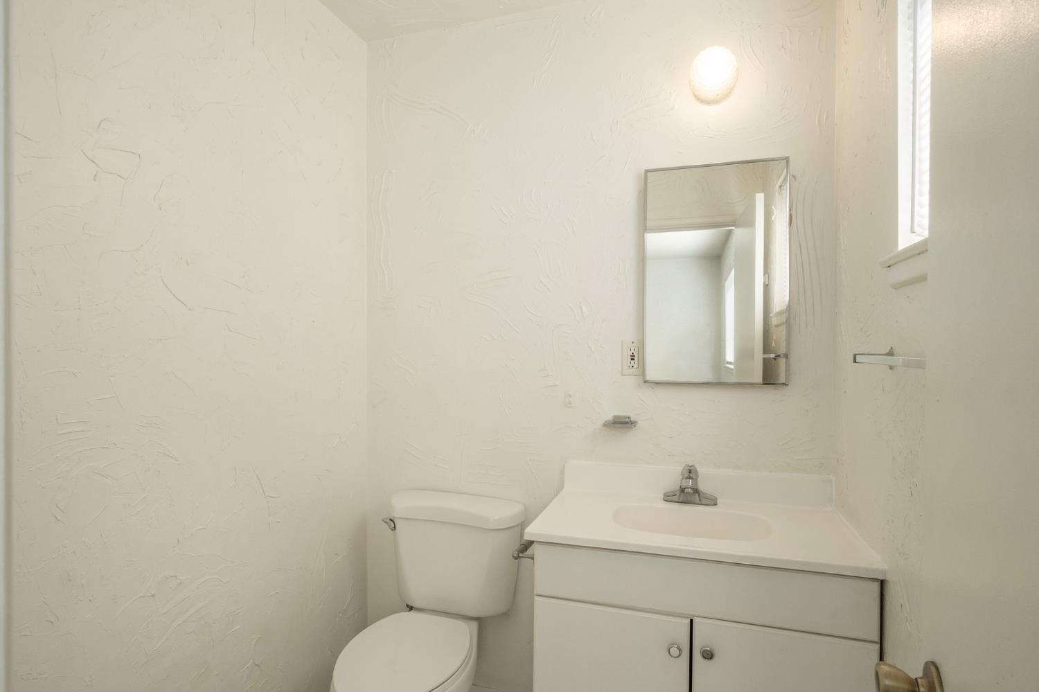 487 W San Jose Ave, Clovis, CA 93612