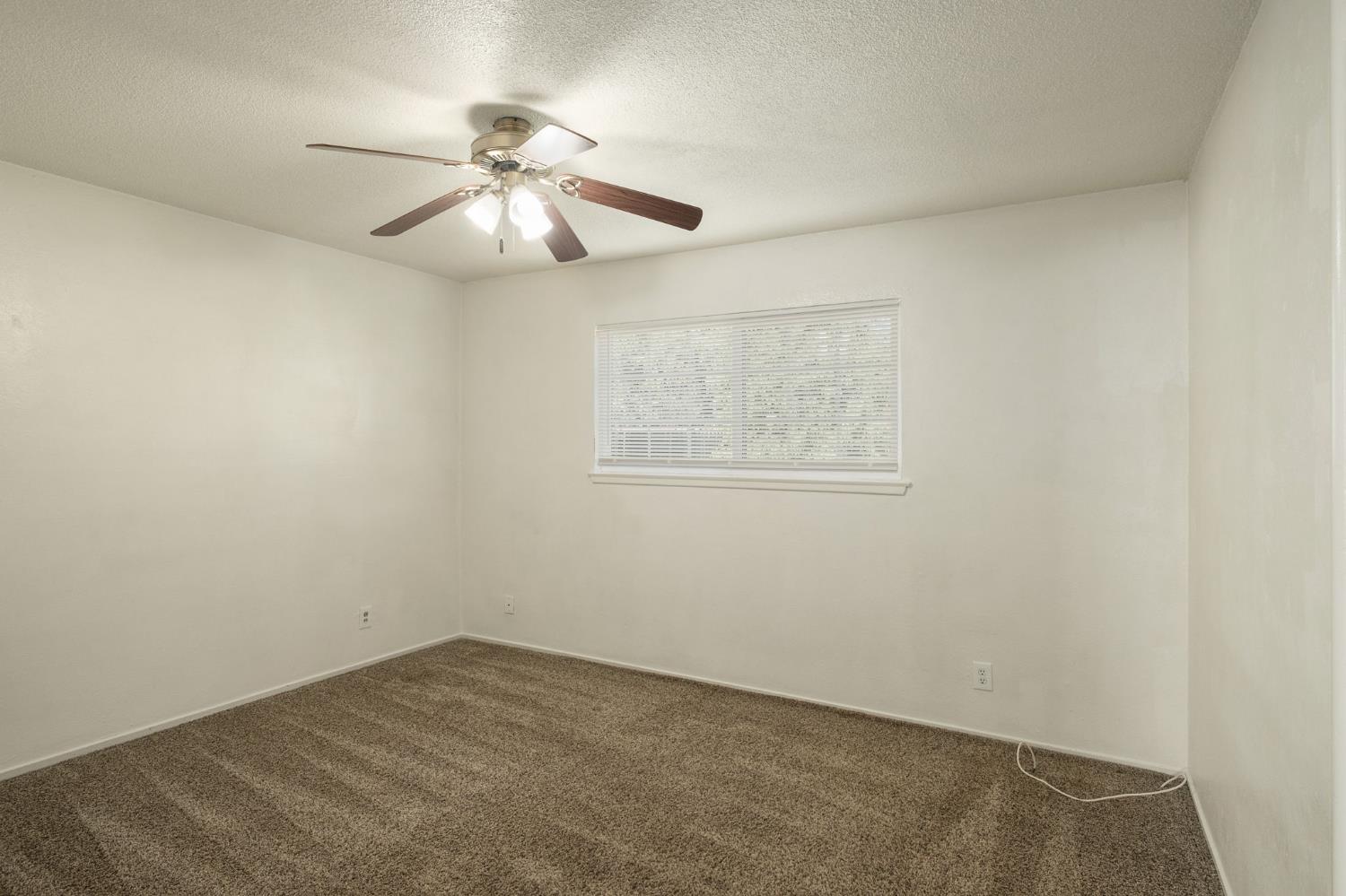 487 W San Jose Ave, Clovis, CA 93612