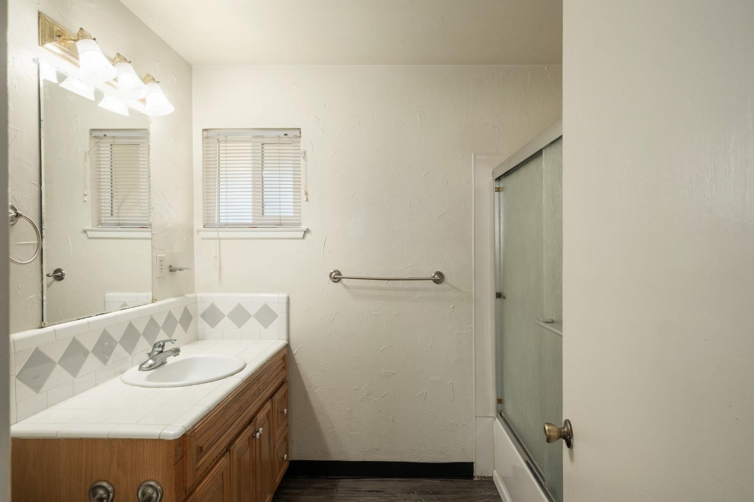 487 W San Jose Ave, Clovis, CA 93612