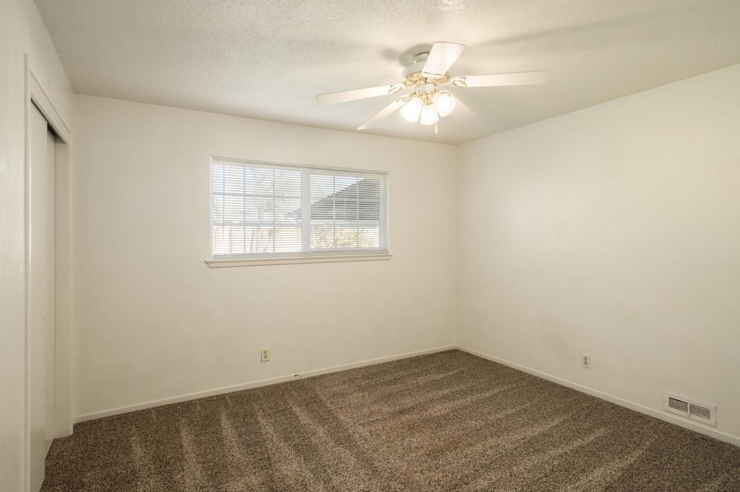 487 W San Jose Ave, Clovis, CA 93612