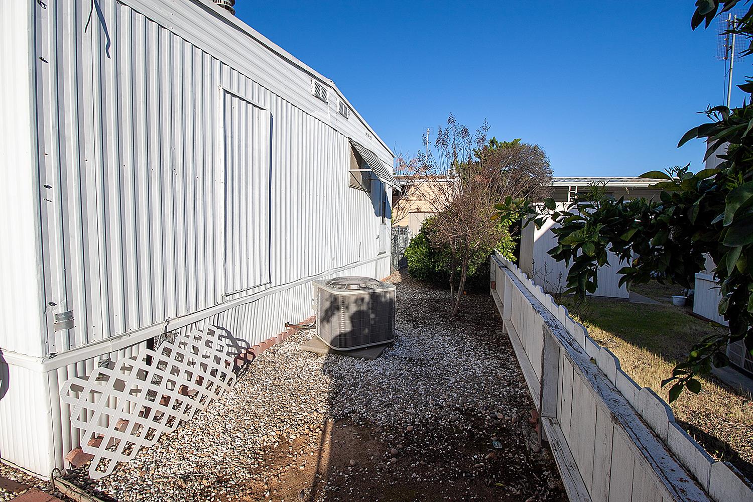 221 W Herndon Ave #27, Fresno, CA 93650