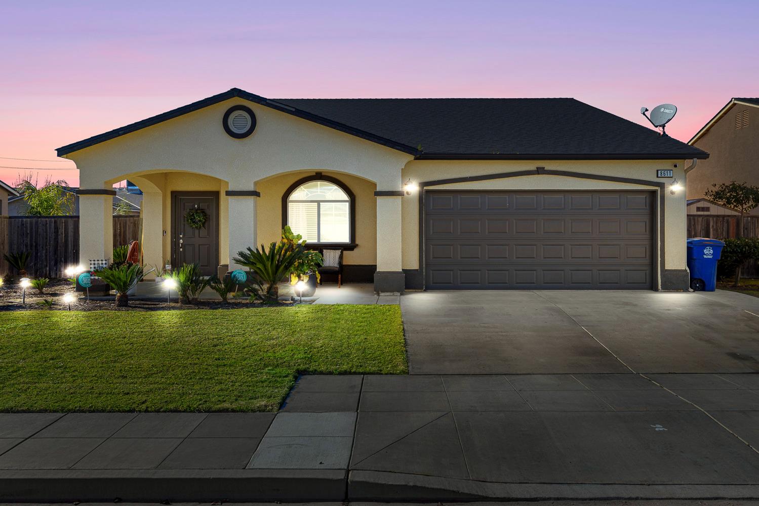 8611 Gardenia Ave, Parlier, CA 93648