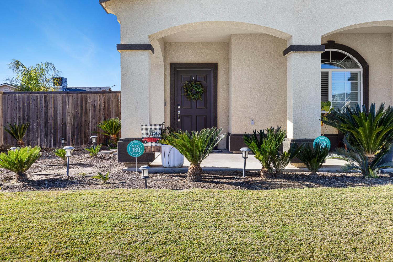 8611 Gardenia Ave, Parlier, CA 93648