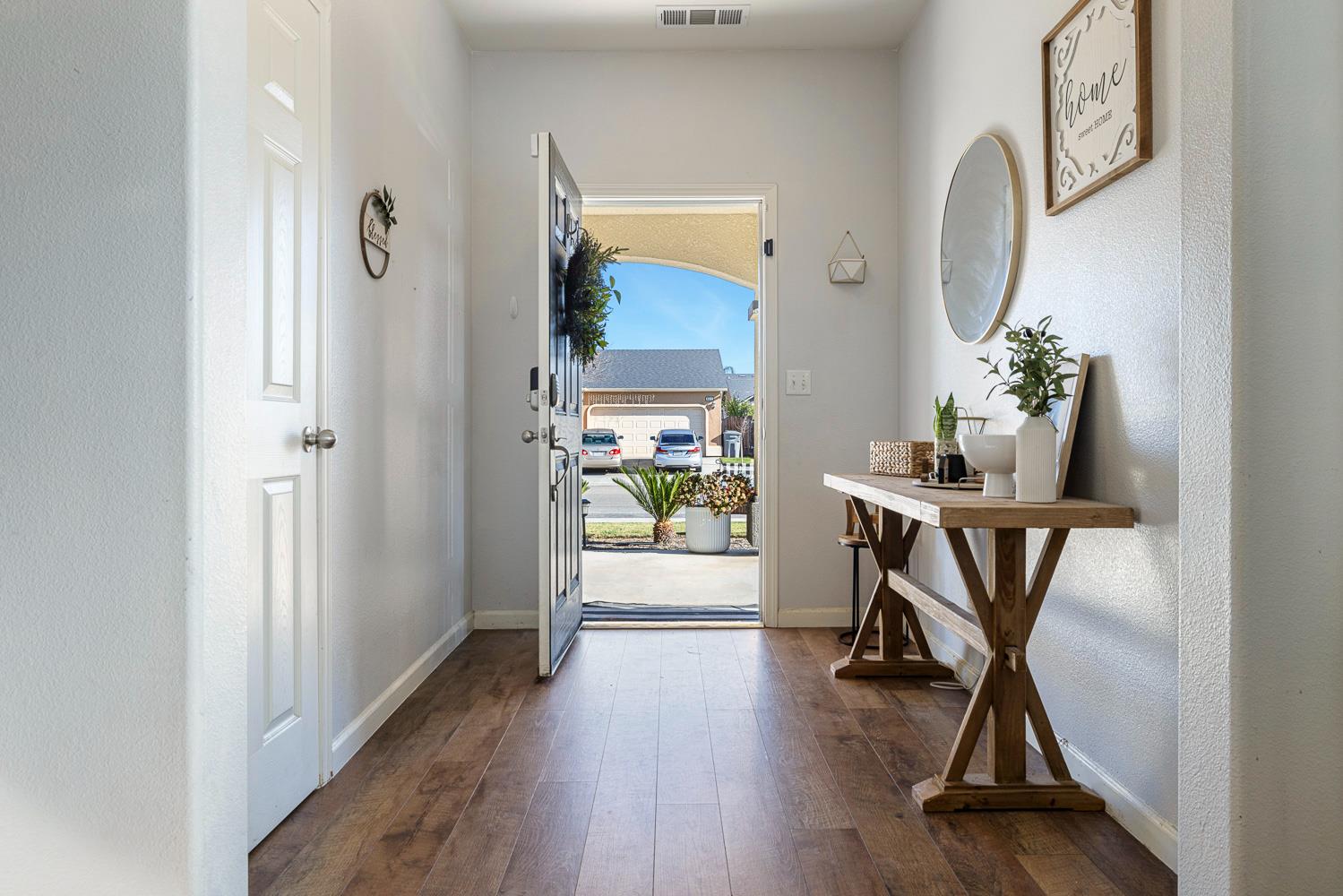 8611 Gardenia Ave, Parlier, CA 93648