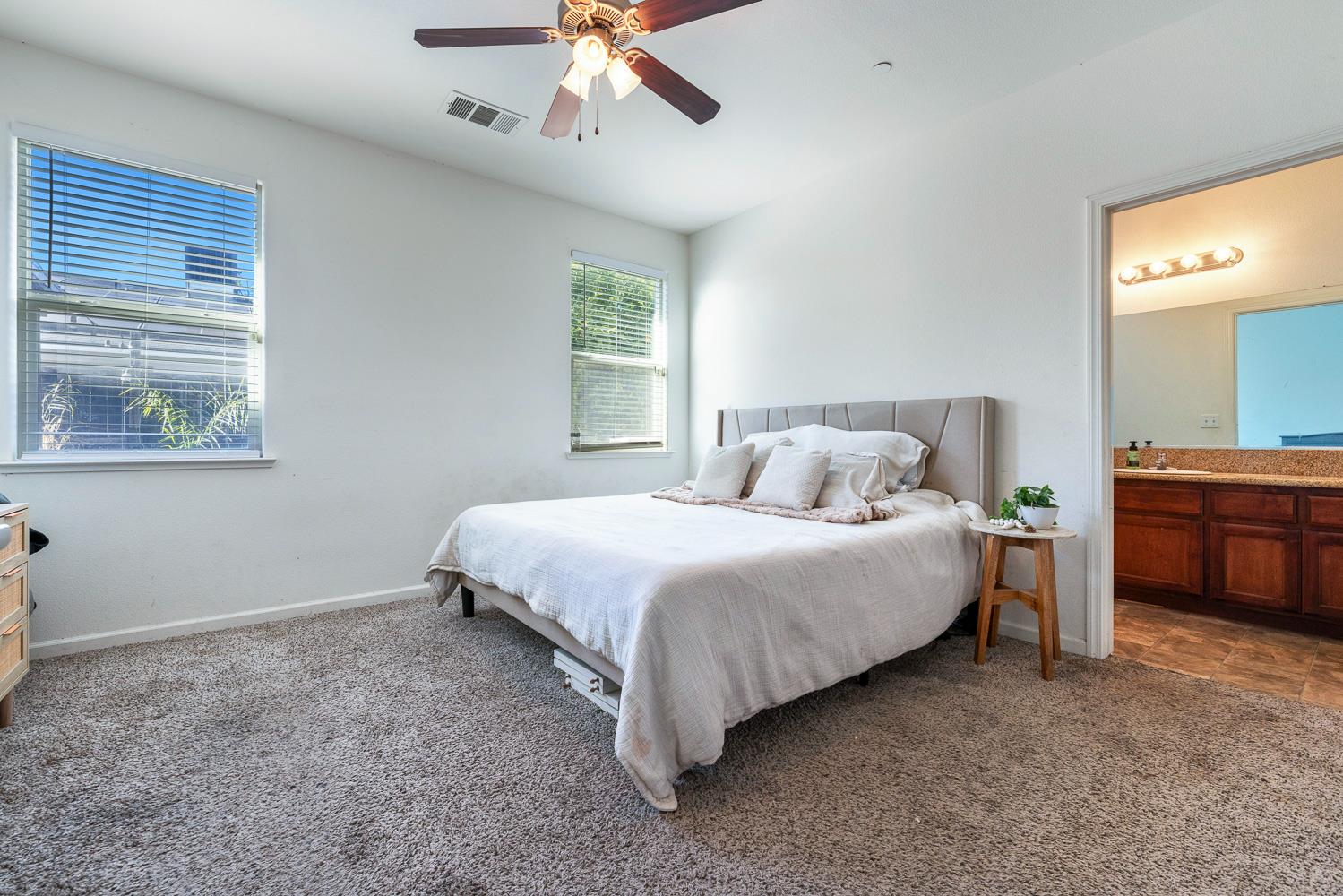 8611 Gardenia Ave, Parlier, CA 93648