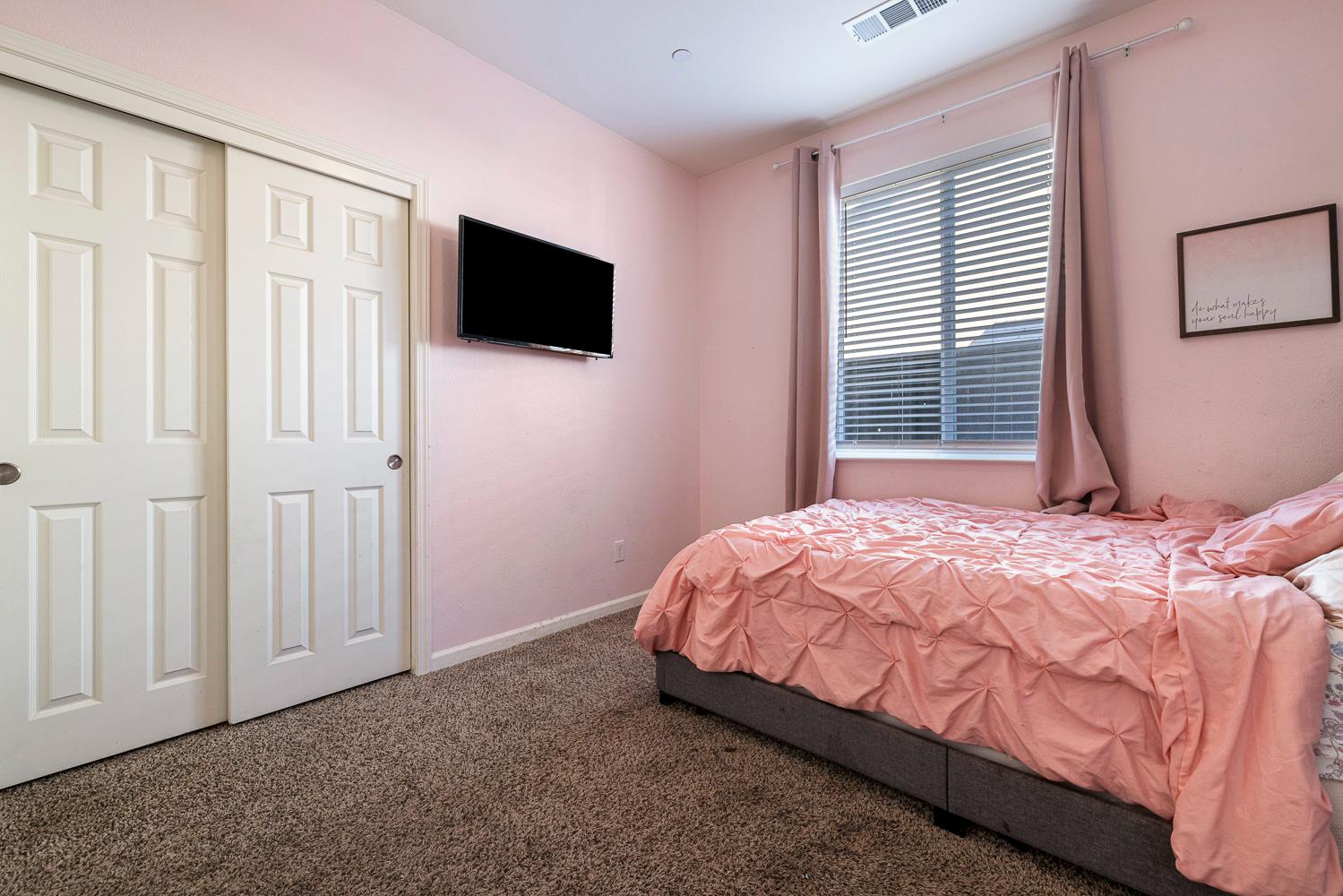 8611 Gardenia Ave, Parlier, CA 93648