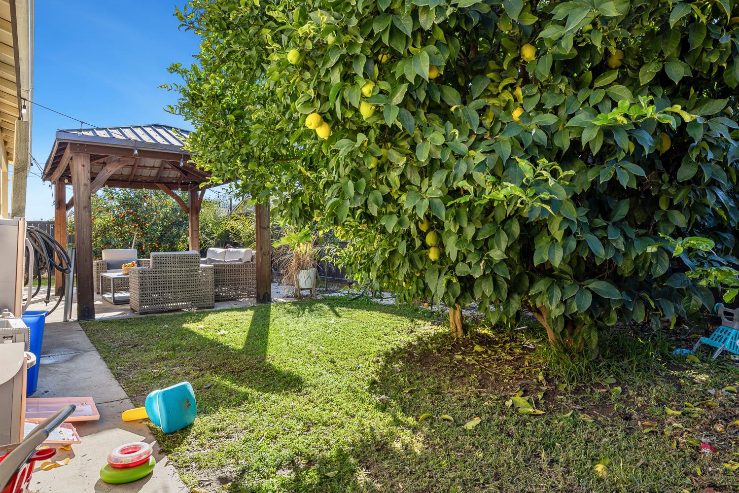 8611 Gardenia Ave, Parlier, CA 93648