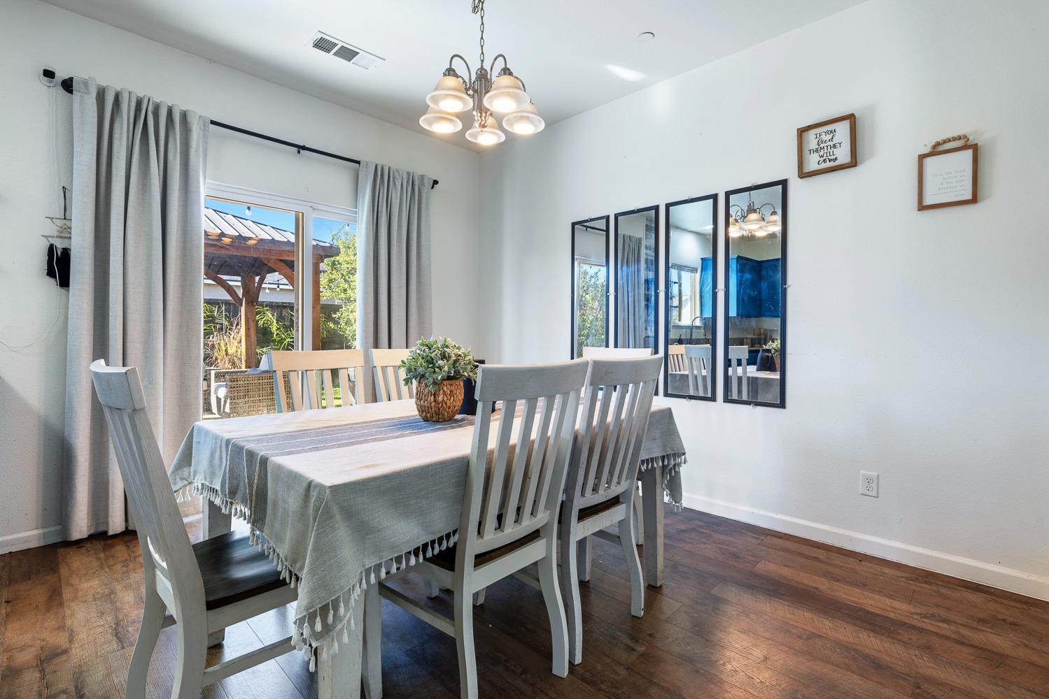 8611 Gardenia Ave, Parlier, CA 93648